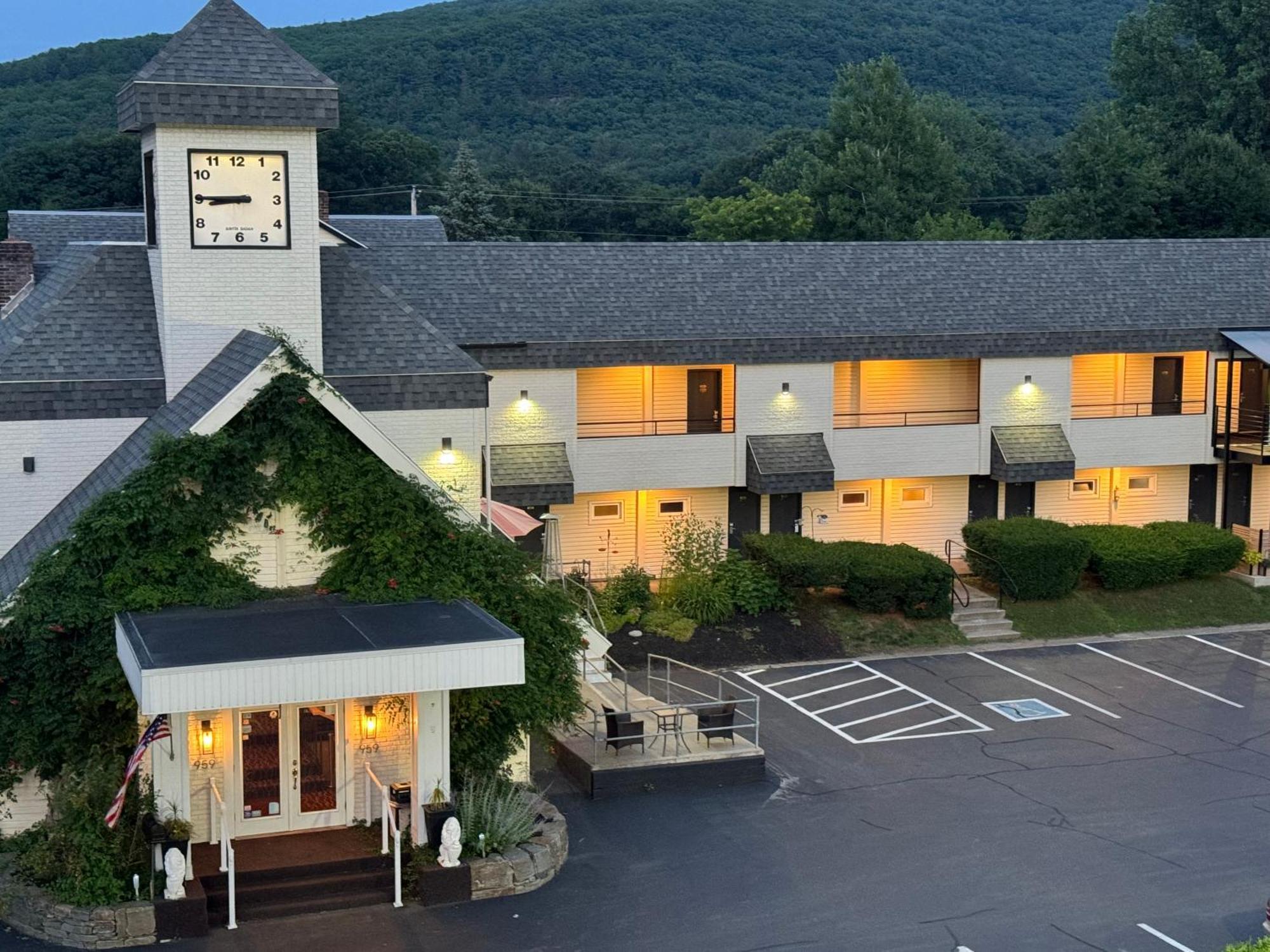 The Black Mountain Inn แบรตเทิลโบโร ภายนอก รูปภาพ